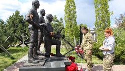 Торжественное открытие памятника погибшим в СВО белгородцам прошло в Пушкарном в День Победы