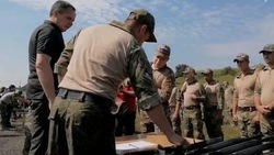 Члены территориальной самообороны Белгородской области получили оружие 