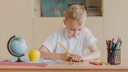 Вячеслав Гладков сообщил о возвращении очного обучения в приграничных школах региона