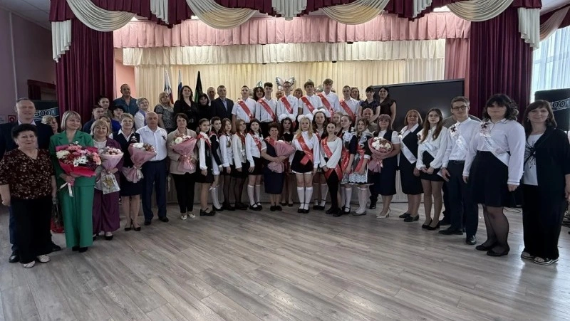 Татьяна Круглякова поздравила выпускников с праздником Последнего звонка