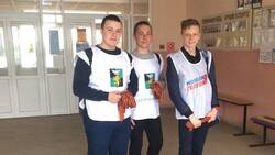 Комсомольские школьники приняли участие в акции «Георгиевская ленточка»
