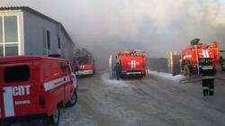 Сотрудники МЧС потушили пожар на складе в Белгородском районе