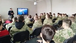 Воспитанники центра «Воин» в Белгородской области познакомились с работой кинологов и следователей
