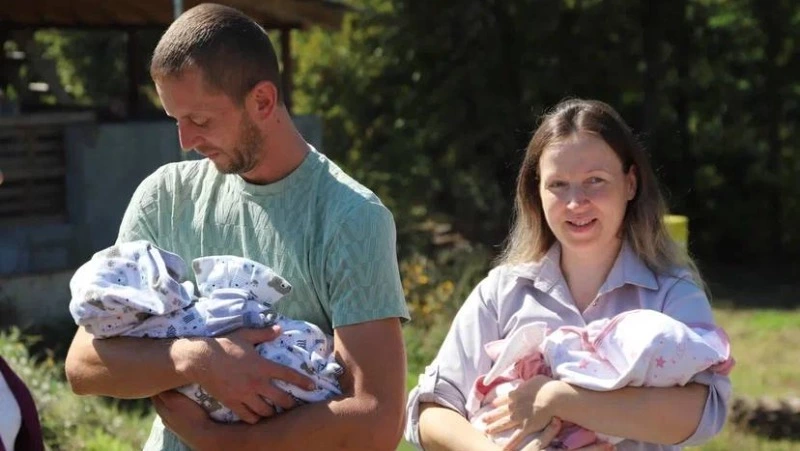 Семья из Белгородского района приняла поздравления с рождением «королевской двойни»