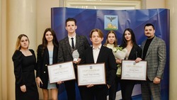 Вячеслав Гладков вручил именные стипендии 54 отличившимся студентам вузов