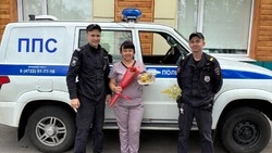 Полицейские Белгородского района поздравили с профессиональным праздником медицинских работников
