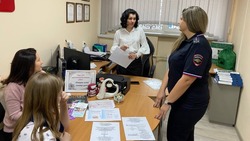 Сотрудники подразделения по вопросам миграции встретились с работниками отдела ЗАГС района