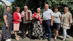 Семья из Белгородского района стала обладателем медали «За любовь и верность»