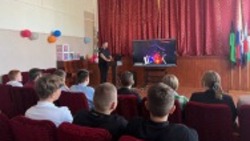 Белгородские сотрудники уголовного розыска провели встречу со школьниками