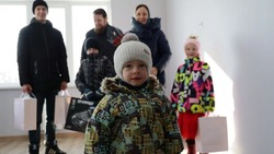 Вячеслав Гладков сообщил о вручении ключей от нового жилья многодетным семьям Белгородской области