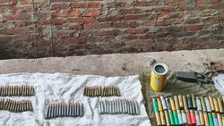 Белгородские пограничники обнаружили патроны и порох в заброшенном здании Шебекинского горокруга