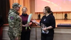 Сенатор Совета Федерации от Белгородской области Жанна Чефранова встретилась с бойцами теробороны