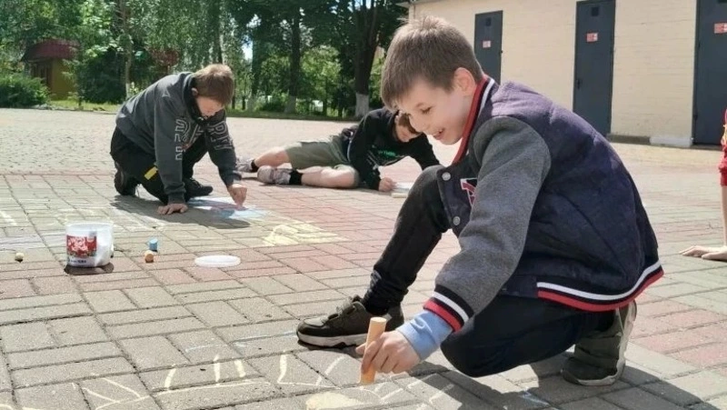 Полицейские и общественники организовали праздник для воспитанников дома детства