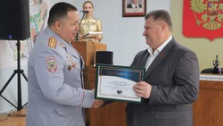 Полицейские Белгородского района принимали поздравления в преддверии профессионального праздника