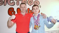 Знак ГТО на груди у него. Матвей Юрков начал увлекаться спортом с детства