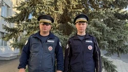 Белгородские автоинспекторы оказали помощь девушке и сопроводили её в медицинское учреждение