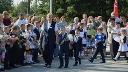 Учащиеся Хохловской СОШ им. Василия Адонкина встретили День знаний в обновлённой школе