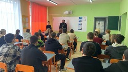 Полицейские и общественники посетили Беломестненскую СОШ