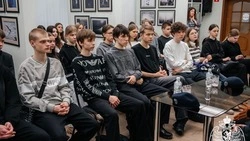 Офицеры СОБР «Белогор» провели круглый стол со студентами в Белгороде