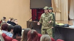 Школьники из посёлка Северный встретились с руководителем Центра «Воин»