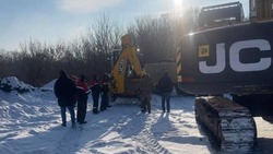 Рабочие продолжили очищать от мусора и ила реку Гостёнка в Белгороде