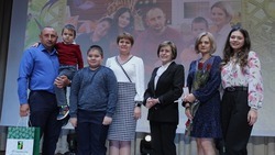 18 многодетных мам из Белгородского района удостоены почётного знака «Материнская слава» III степени