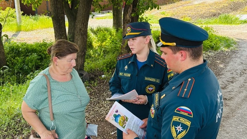 Профилактика палой сухой травы: сотрудники МЧС России на страже безопасности