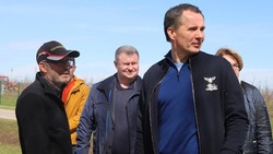 Вячеслав Гладков и Владимир Перцев посетили крестьянско-фермерское хозяйство в Белгородском районе