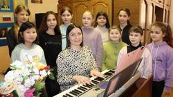 Заведующая Крутоложским ДК и руководитель вокальных групп Анжела Степанищева: «Все дети талантливы»