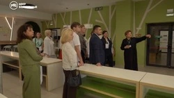 Финалисты конкурса «Первый учитель» посетили новую школу в Репном