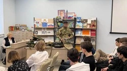 Росгвардейцы провели урок мужества с белгородскими школьниками и поучаствовали в памятном митинге 