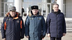 Вячеслав Гладков передал ключи от новой спецтехники белгородским пожарным