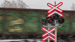 Белгородские железнодорожники напомнили о правилах безопасности на ж/д переездах