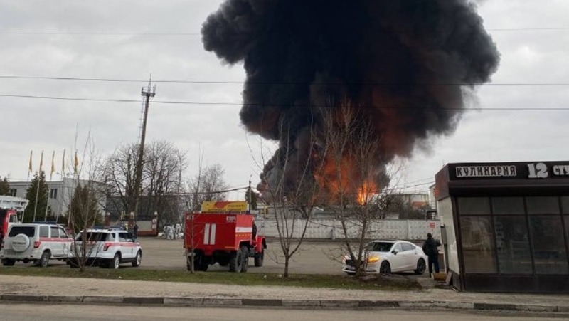 Пожар на нефтебазе в Белгороде. Горит Нефтебаза в Белгороде. Белгород горит. Что на сегодняшний день творится в белгороде