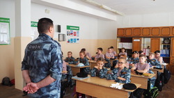 Белгородские росгвардейцы поздравили подшефных кадет с Днём знаний