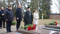 Торжественная церемония возложения цветов к мемориалу В. Горина прошла в Бессоновке