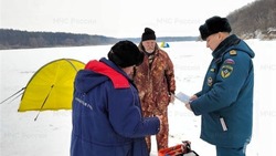 Инспекторы ГИМС провели беседу с рыбаками на Белгородском водохранилище