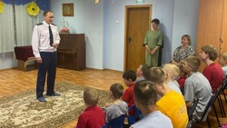 Прокурор Белгородского района поздравил с Днём защиты детей воспитанников реабилитационного центра
