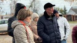 Анна Куташова провела встречу с жителями села Карнауховка Крутологского поселения