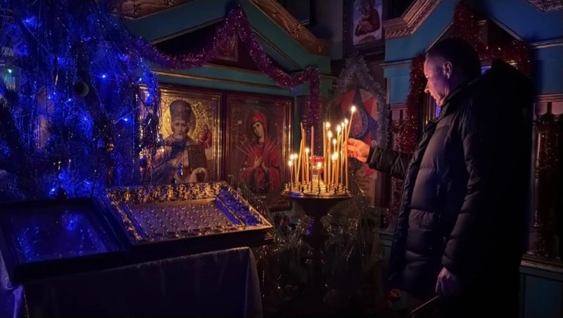 Вячеслав Гладков посетил Рождественскую службу и обсудил меры безопасности в Грайворонском округе