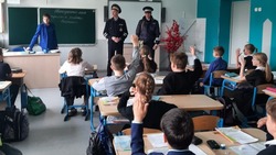Госавтоинспекторы Белгородского района провели профилактическую беседу со школьниками