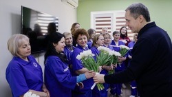 Вячеслав Гладков поздравил с Международным женским днём сотрудниц станции скорой медицинской помощи