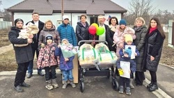 Семья из Белгородского района приняла поздравления с рождением двойни