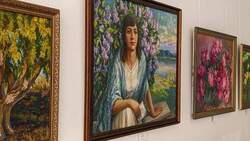 Выставка «Женщина и цветы» открылась в Белгороде