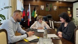 Анна Куташова провела встречу с председателем общественной организации «Территория семьи и детства»