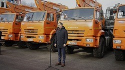 Вячеслав Гладков вручил ключи от нового спецтранспорта главе администрации Белгородского района