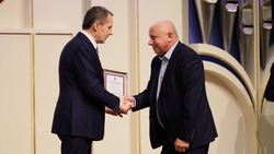 Вячеслав Гладков поздравил с профессиональным праздником работников автомобильного транспорта