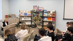 Росгвардейцы провели урок мужества с белгородскими школьниками и поучаствовали в памятном митинге 