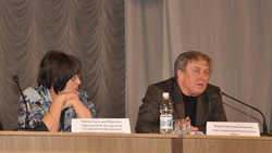 Анатолий Попков обсудил с разуменцами планы развития посёлка