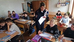 Инспектор ПДН Старооскольского ЛОП побывала в гостях у школьников